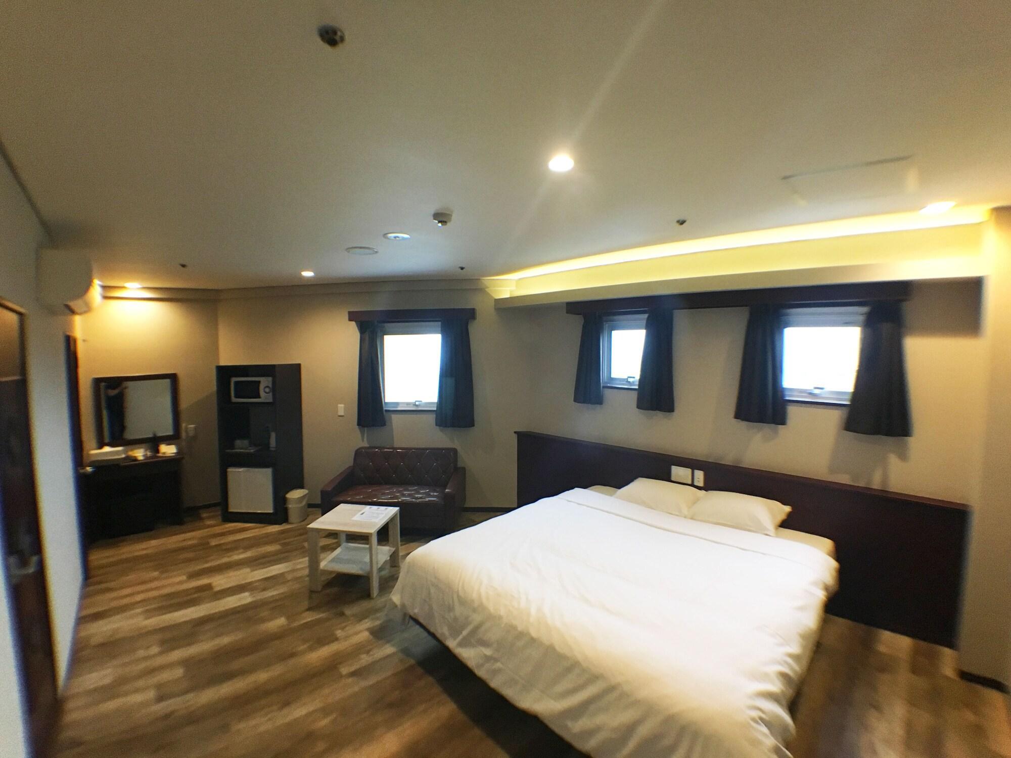 Rycom Crystal Hotel Okinawa Екстериор снимка